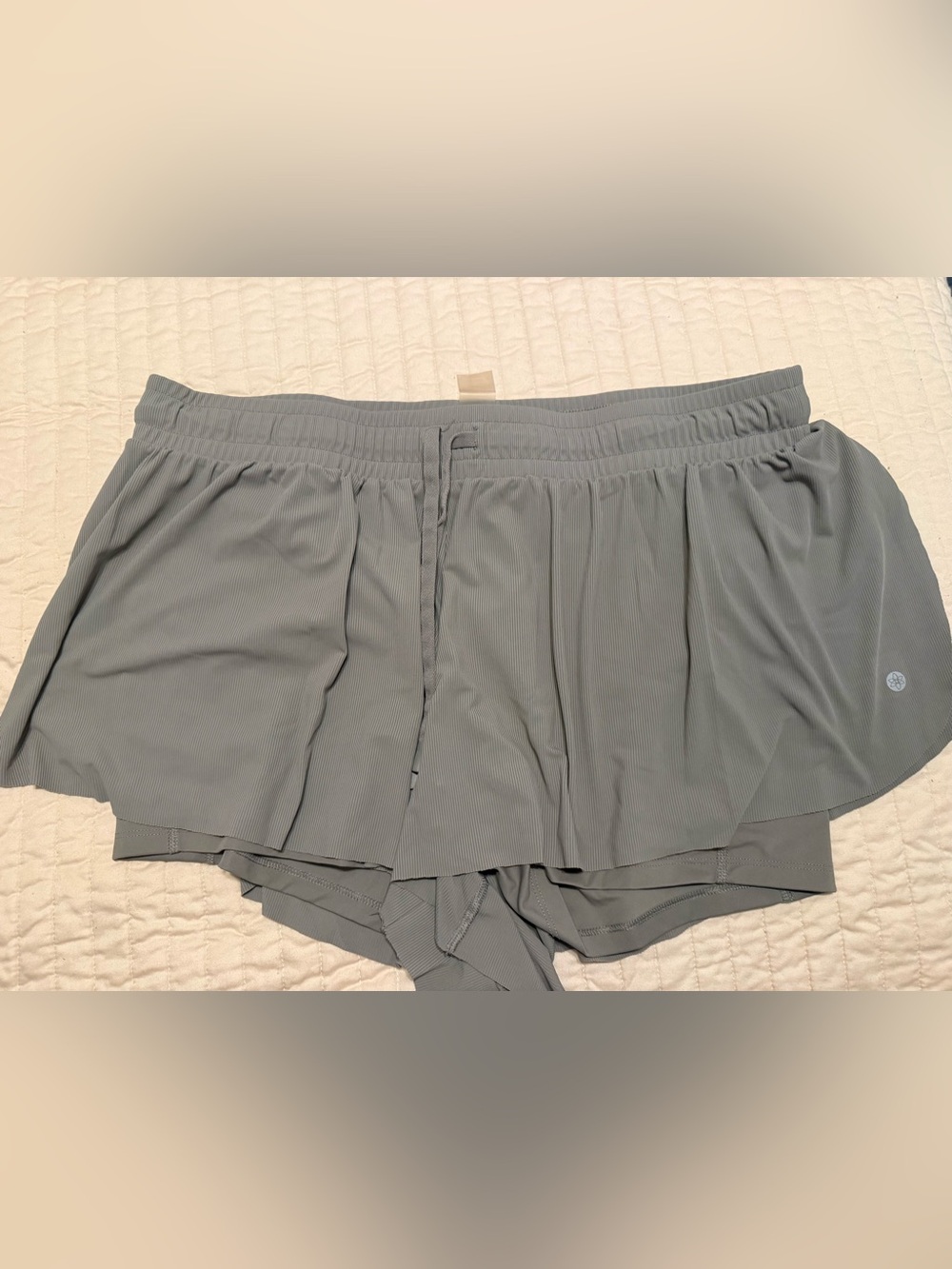 Women’s Clay Elastic Waist Pleated Shorts
